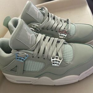 Jordan Green and Silver Sneakers Low-top Padded Collar